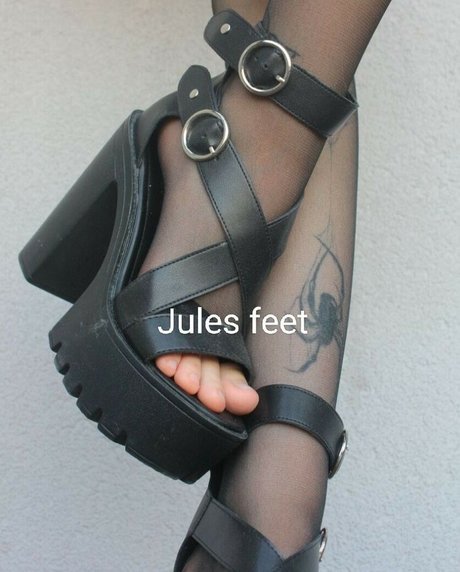 Jules Feet onlyfans topless