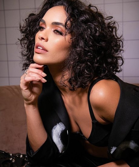 Giovana Cordeiro onlyfans nude leak