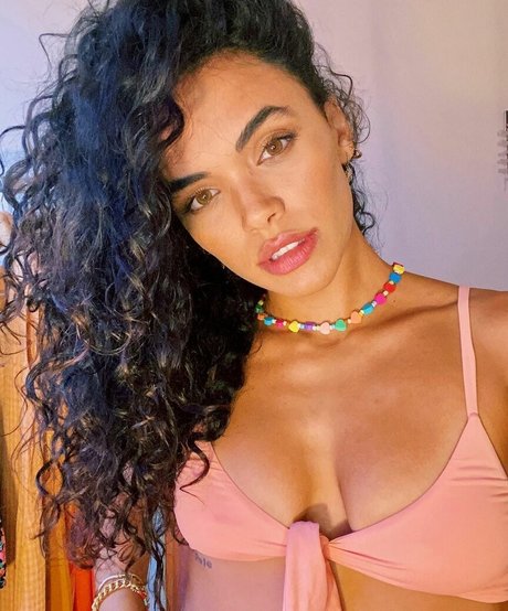 Giovana Cordeiro onlyfans leak new