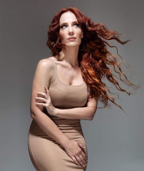 Simone Simons porn onlyfans