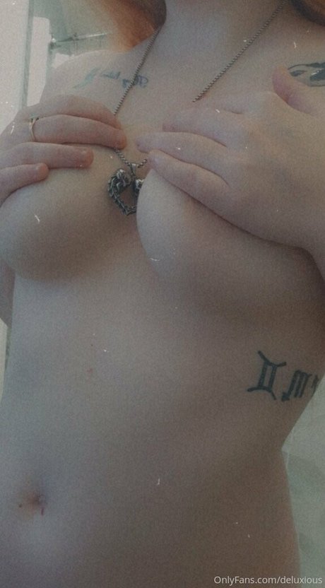 deluxious onlyfans model photos