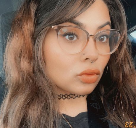 emilyelixer naked on onlyfans