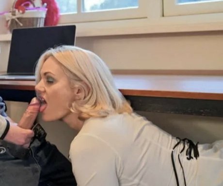 Kim Holland naked onlyfans