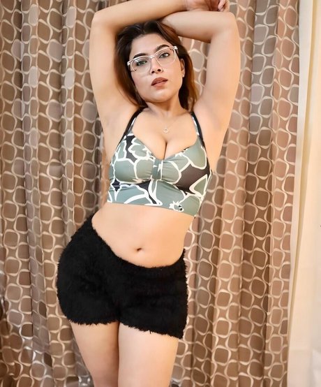 Tanya Chaudhari only fans pictures