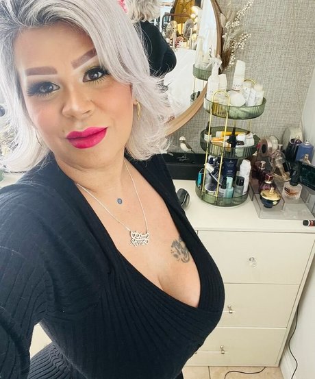 Myra La Chula onlyfans content
