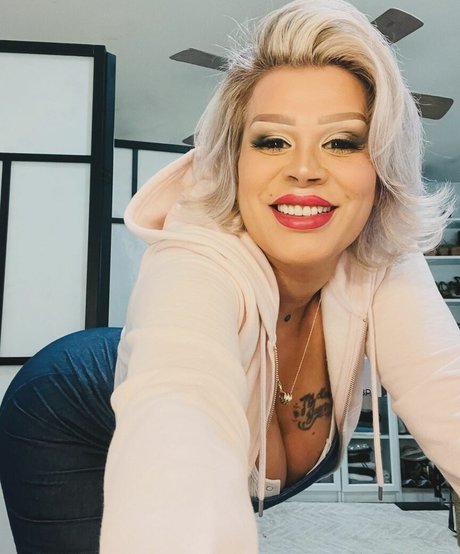 Myra La Chula onlyfans lesk