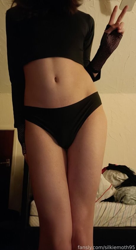 silkiemoth95 onlyfans sextape leak