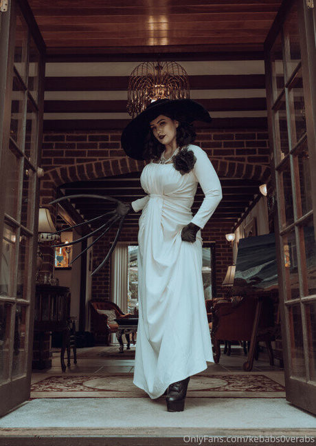 Lady Dimitrescu naked onlyfans leak