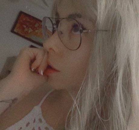 Bonni3 onlyfans boobs