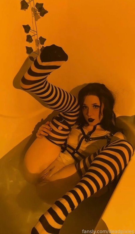 deadpixies only fans naked