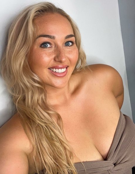 Nora Davis on onlyfans