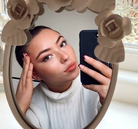 Lydia Harrison onlyfans leaked tits