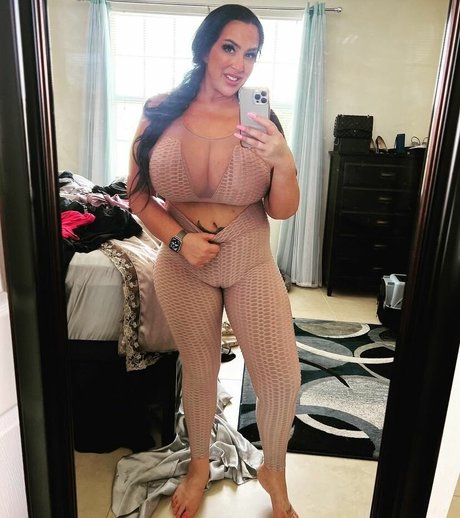 Kristine J onlyfans model