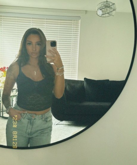 Chloe Panchal onlyfans tits