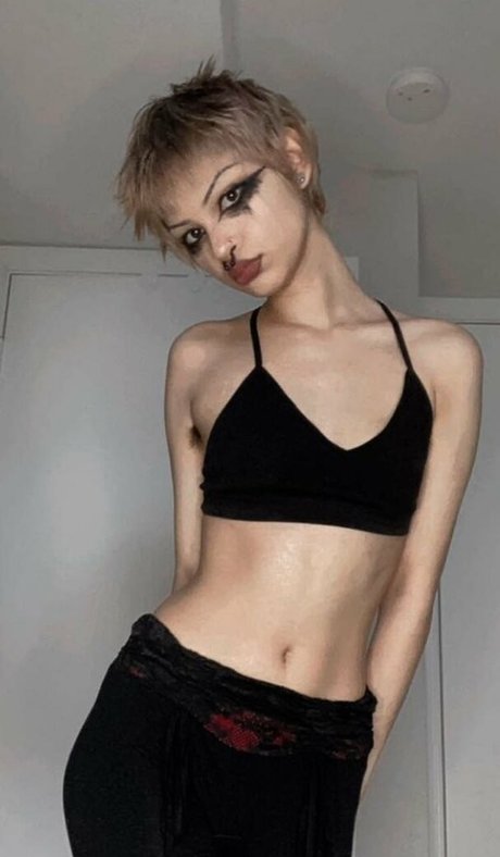 salemsuxxx onlyfans topless