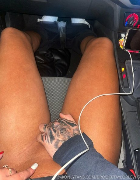 Brooke Taylor Lewis onlyfans naked leak