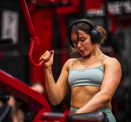 Mia Andrew onlyfans striptease