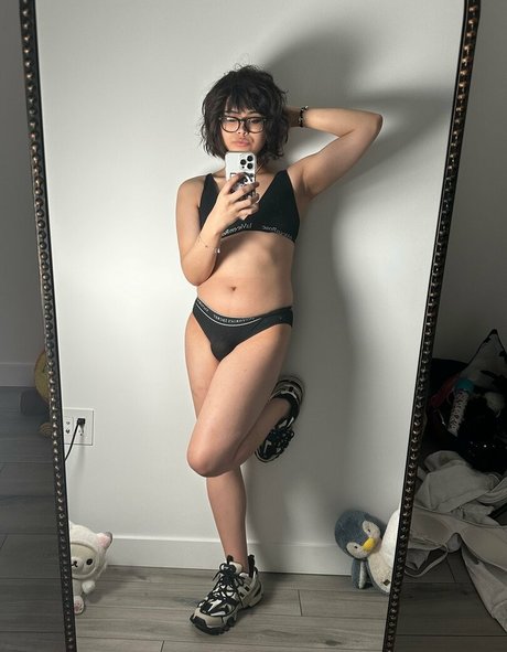 KianaVi only fans photos