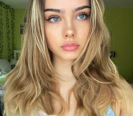 Sara Crumbleleg only fans nude leaks