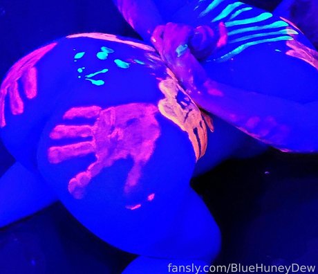 BlueHuneyDew onlyfans creator