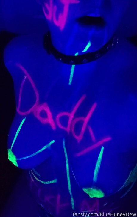 BlueHuneyDew onlyfans nude leak