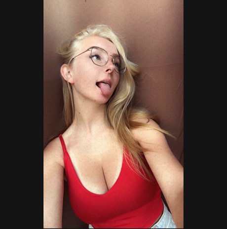 blonde vivi hot onlyfans