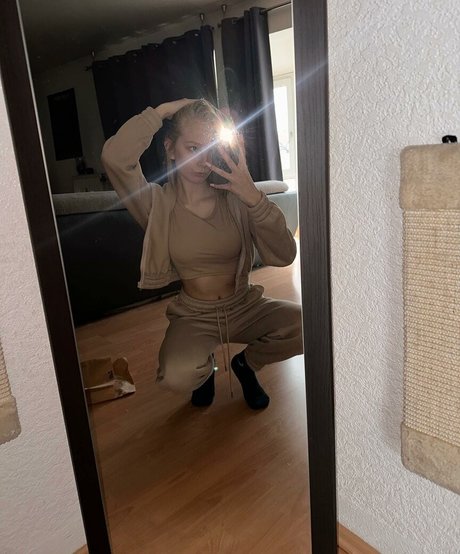 blonde vivi only fans pic