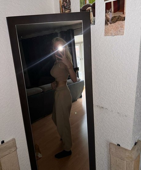 blonde vivi onlyfans leams