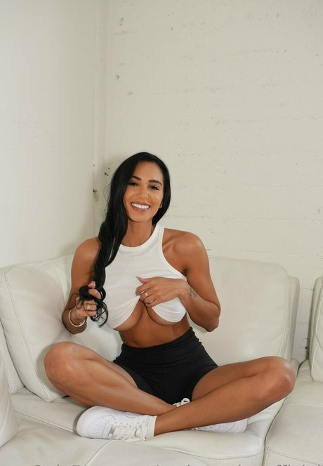 amberquinnofficial onlyfans model photo