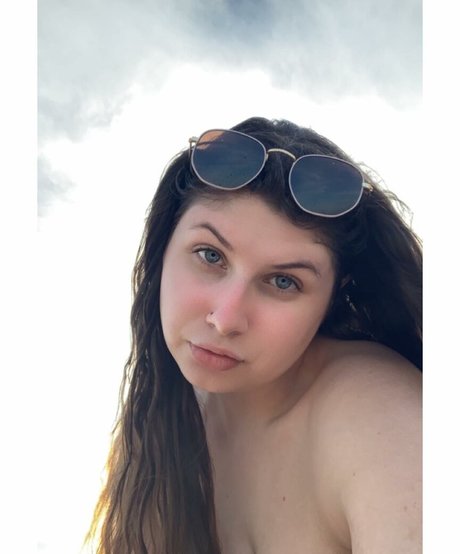 Cass Waltz feet onlyfans