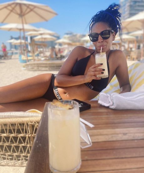 Lucy Hedges onlyfans lean