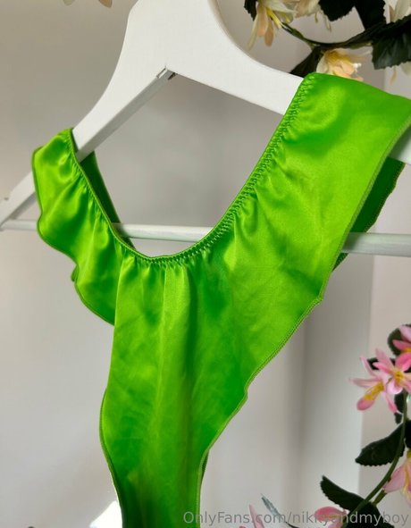 petitenikky nude only fans leaks