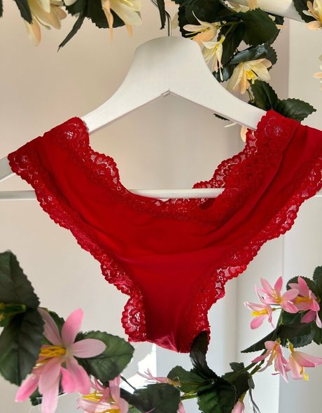 petitenikky onlyfans pics