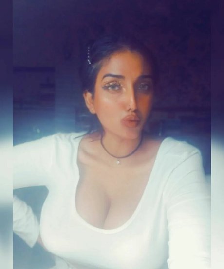 Nayoni Dutta onlyfans joi