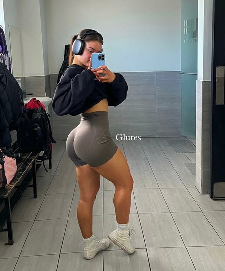 MIA GREEN onlyfans leaks.