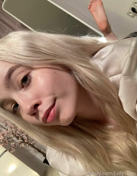 deni__dragons__ naked onlyfans leaks