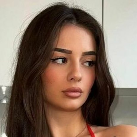 Fiona Duraku onlyfans pics