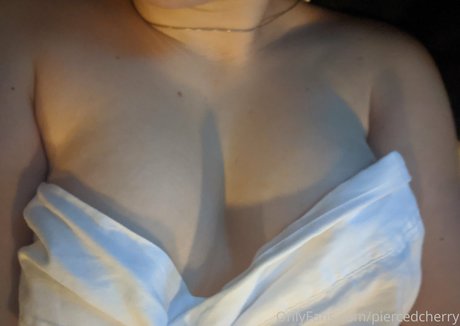 piercedcherry desnuda onlyfans