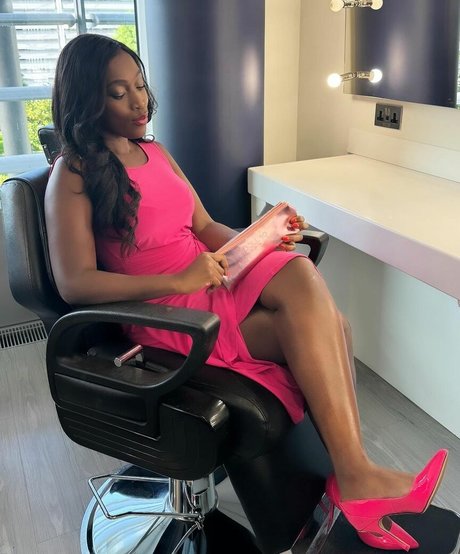 TV Shopping Presenters porn onlyfans leak