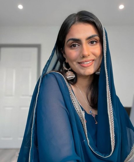 Tindy Kaur onlyfans pics