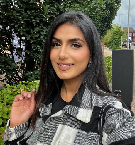 Tindy Kaur onlyfans nude photos