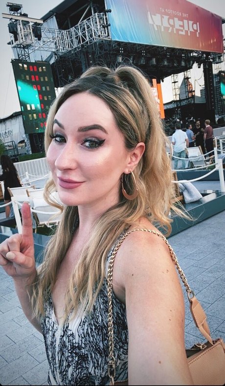 Robyn Adele Anderson onlyfans creator