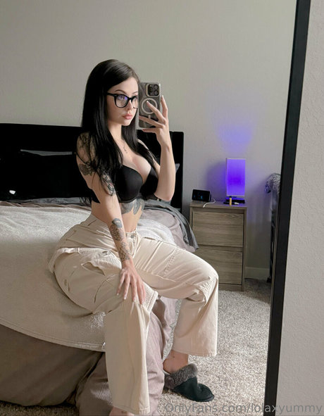 Lolaknivesxz onlyfans porn leaks