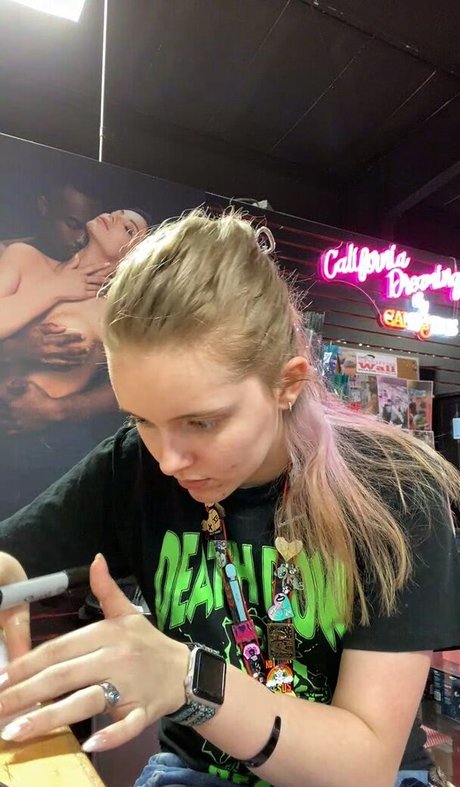 Katherine Means onlyfans sex leaked