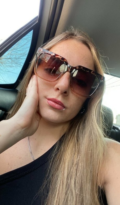 saracore onlyfans naked leak