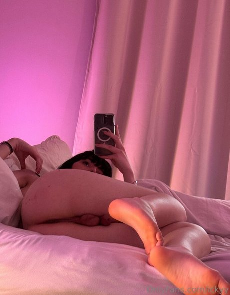 ickypeach only fans naked