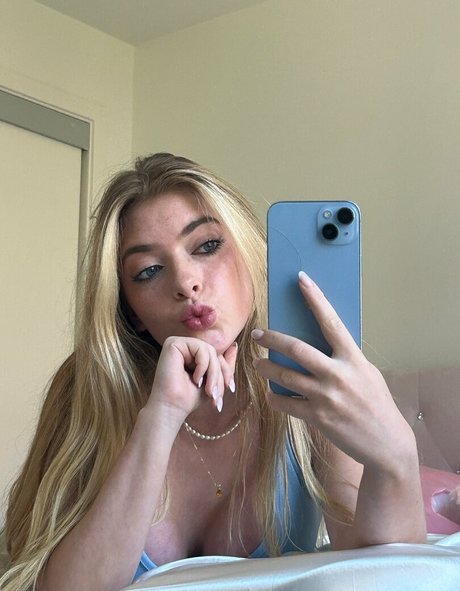 rileymaetwo nude onlyfans pics