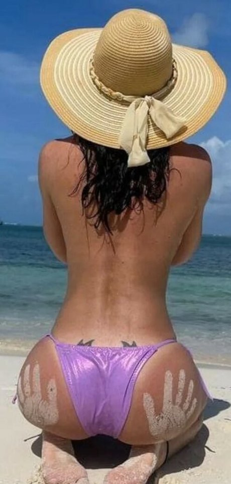 Livia Brito onlyfans content