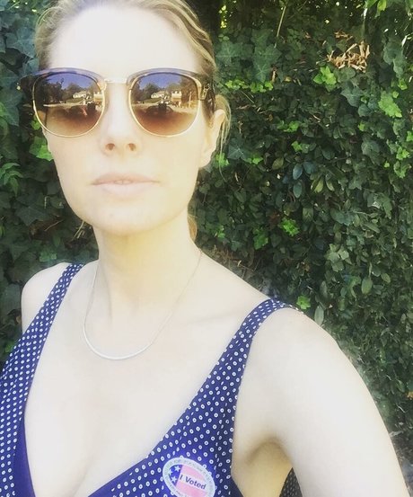 April Bowlby onlyfans model