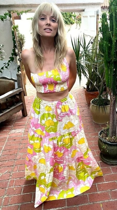 April Bowlby leaked onlyfans pictures